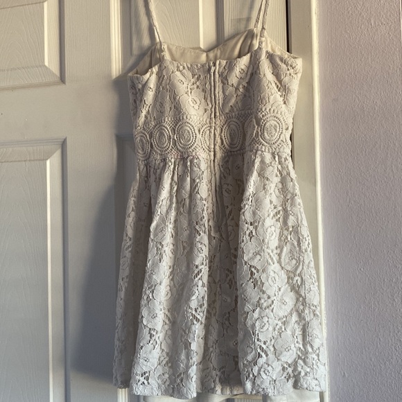 WHITE DRESS - Picture 3 of 3